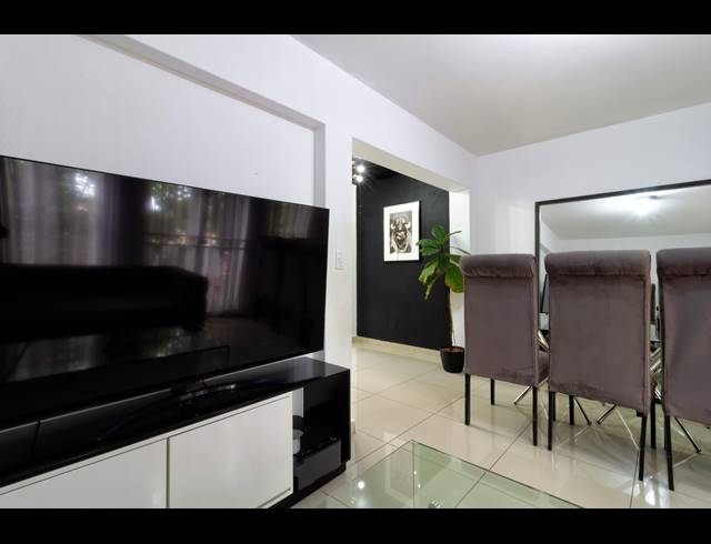 2 BEDROOM TOWNHOUSE FOR SALE IN RADIOKOP